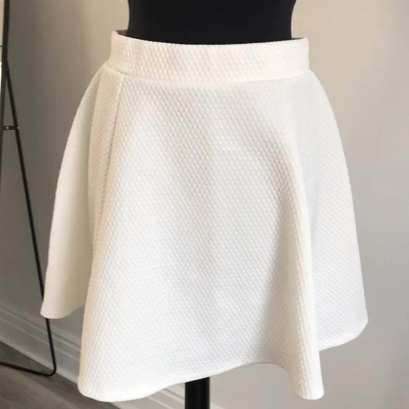 White Skater Skirt - Picture 4 of 9